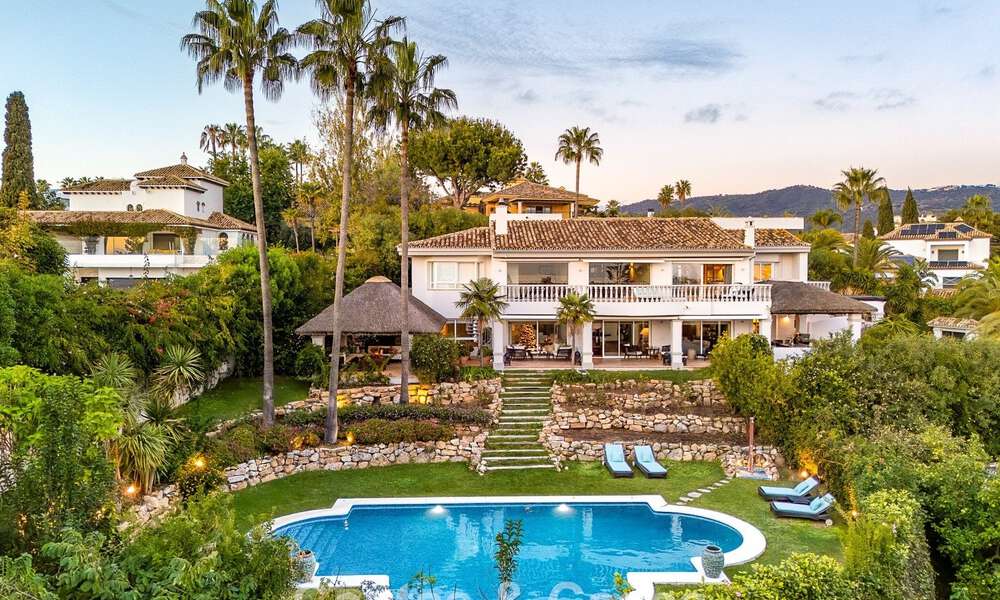 Prachtige villa in Spaanse stijl met prachtig uitzicht op zee te koop in Elviria, Oost Marbella 774737