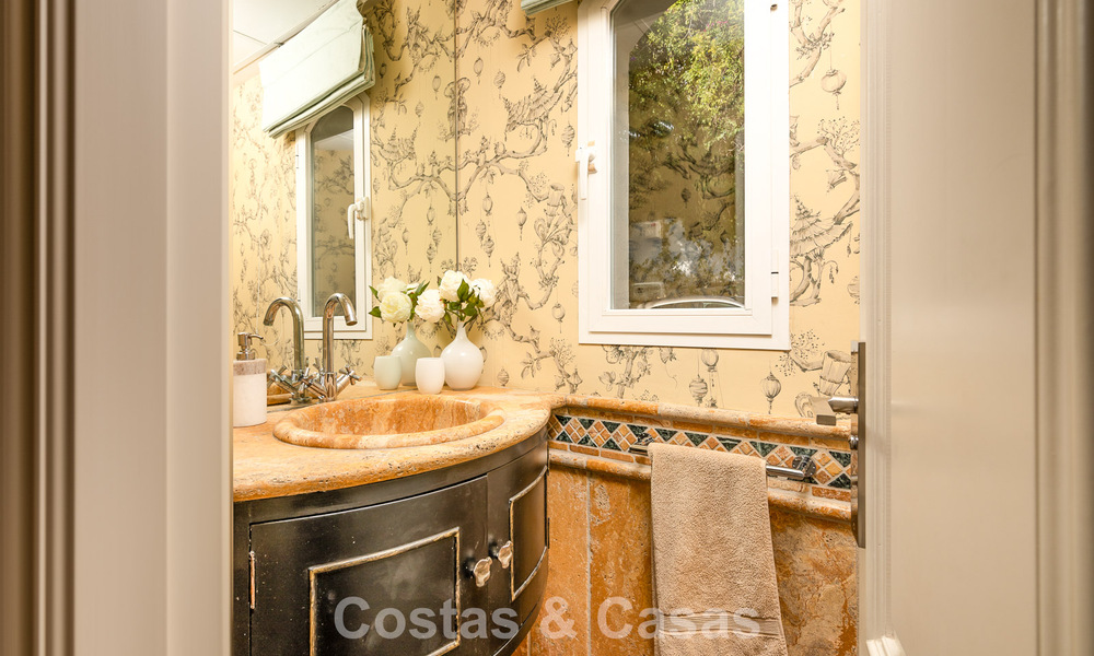 Prachtige villa in Spaanse stijl met prachtig uitzicht op zee te koop in Elviria, Oost Marbella 774740