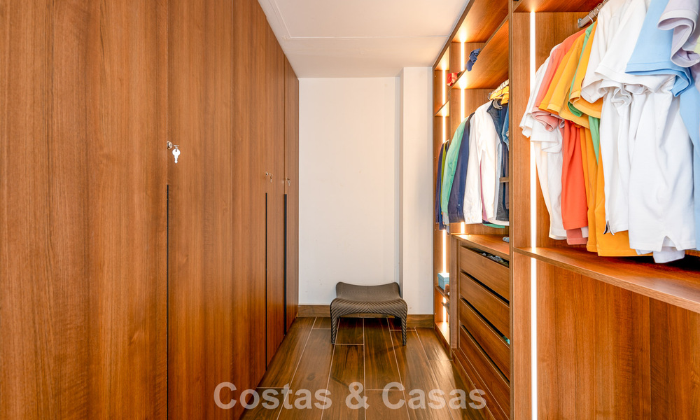 Prachtige villa in Spaanse stijl met prachtig uitzicht op zee te koop in Elviria, Oost Marbella 774743