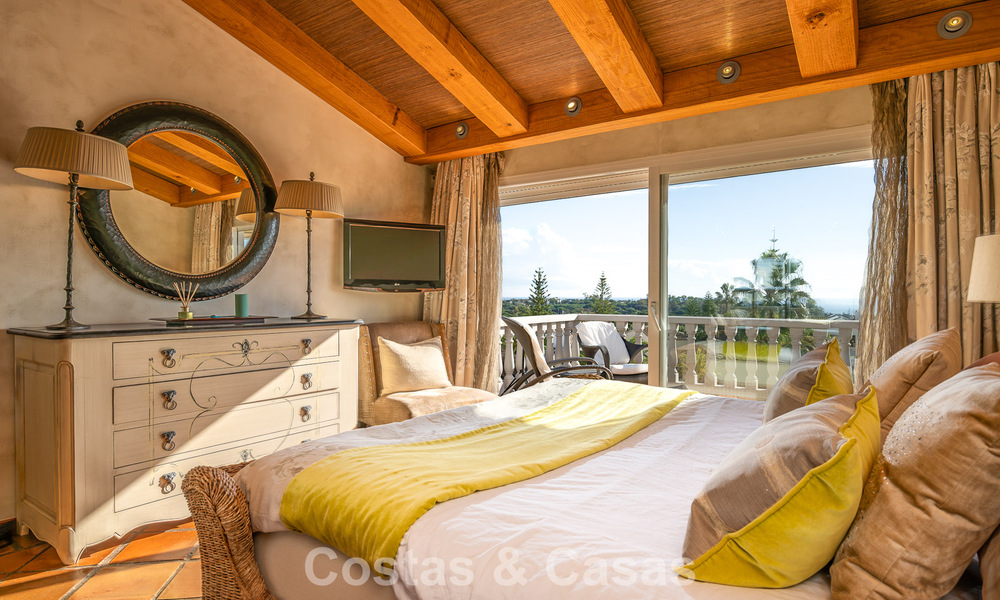 Prachtige villa in Spaanse stijl met prachtig uitzicht op zee te koop in Elviria, Oost Marbella 774746