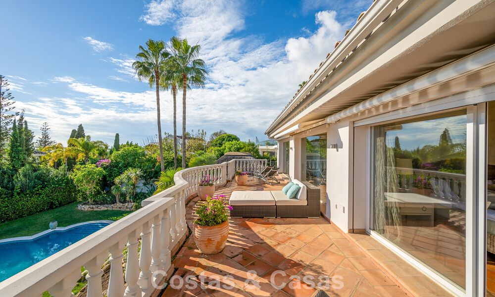 Prachtige villa in Spaanse stijl met prachtig uitzicht op zee te koop in Elviria, Oost Marbella 774751