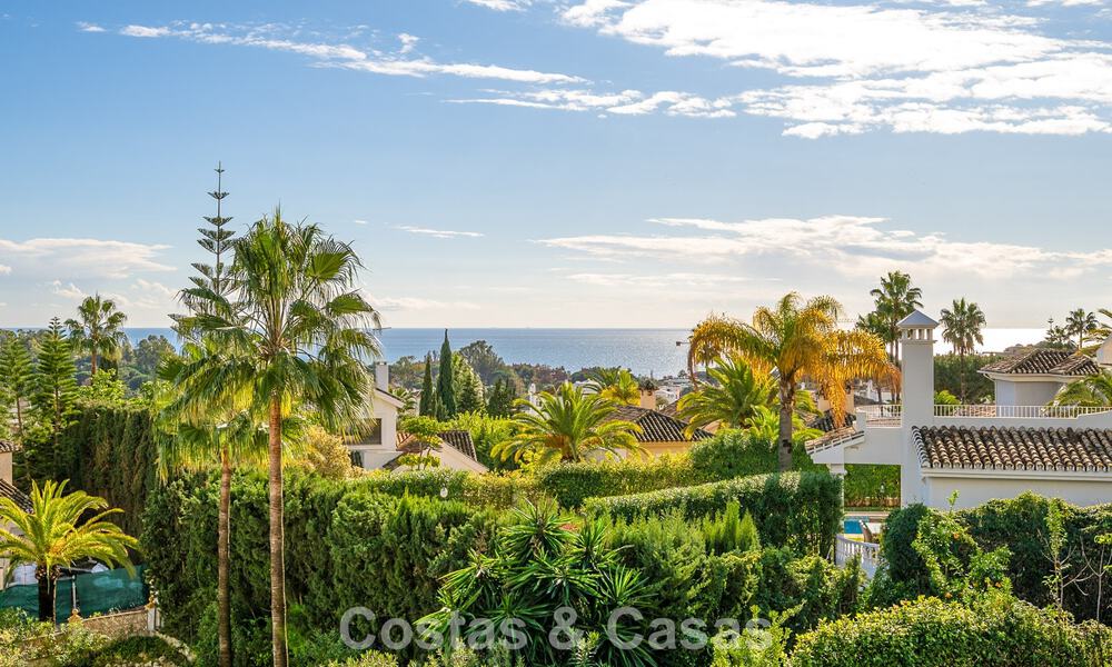 Prachtige villa in Spaanse stijl met prachtig uitzicht op zee te koop in Elviria, Oost Marbella 774753