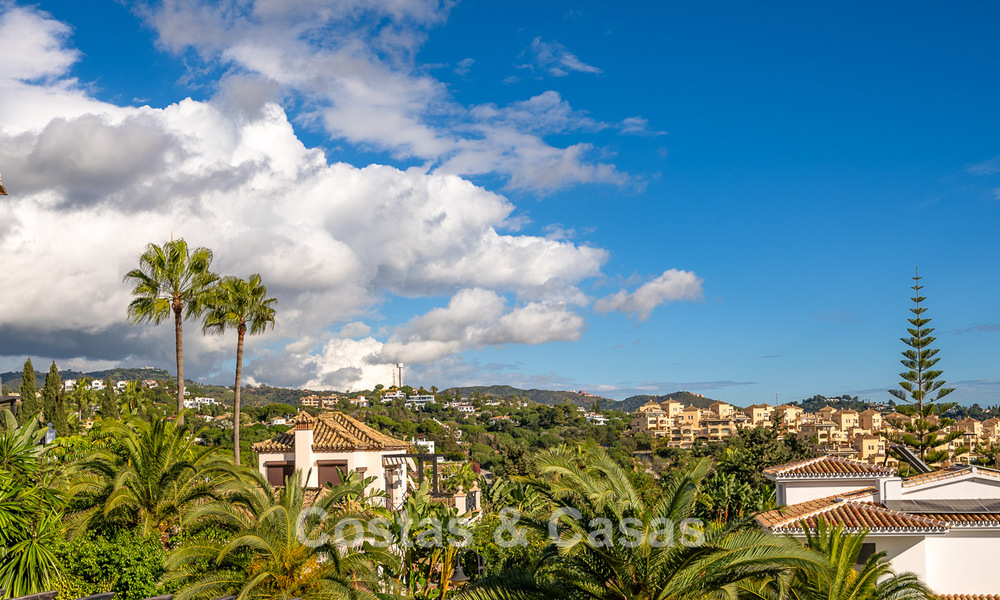 Prachtige villa in Spaanse stijl met prachtig uitzicht op zee te koop in Elviria, Oost Marbella 774754