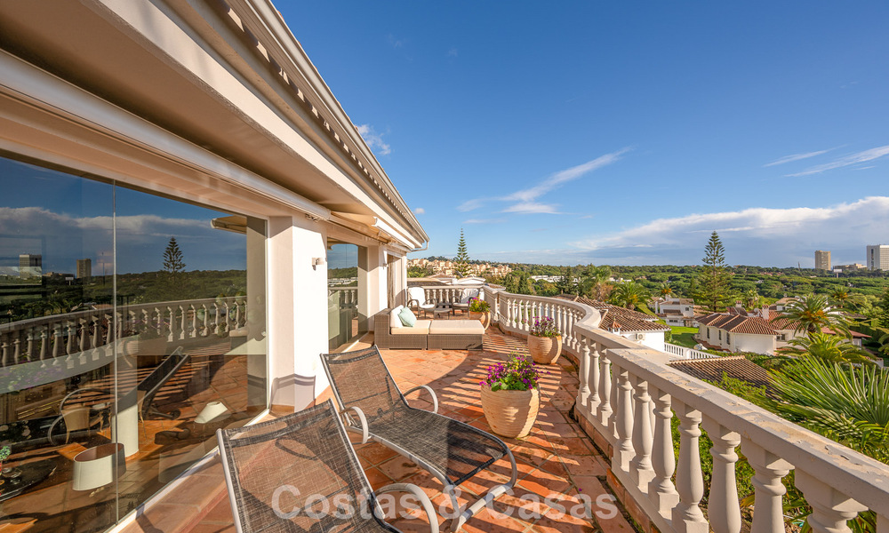 Prachtige villa in Spaanse stijl met prachtig uitzicht op zee te koop in Elviria, Oost Marbella 774755