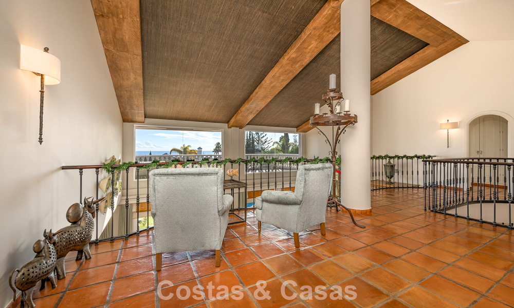 Prachtige villa in Spaanse stijl met prachtig uitzicht op zee te koop in Elviria, Oost Marbella 774757