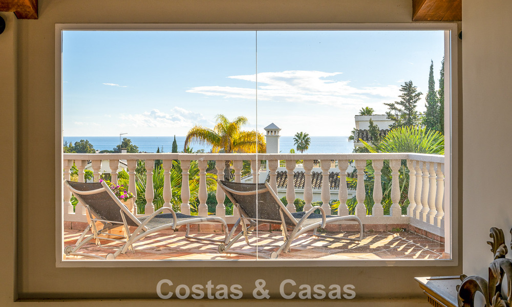 Prachtige villa in Spaanse stijl met prachtig uitzicht op zee te koop in Elviria, Oost Marbella 774758