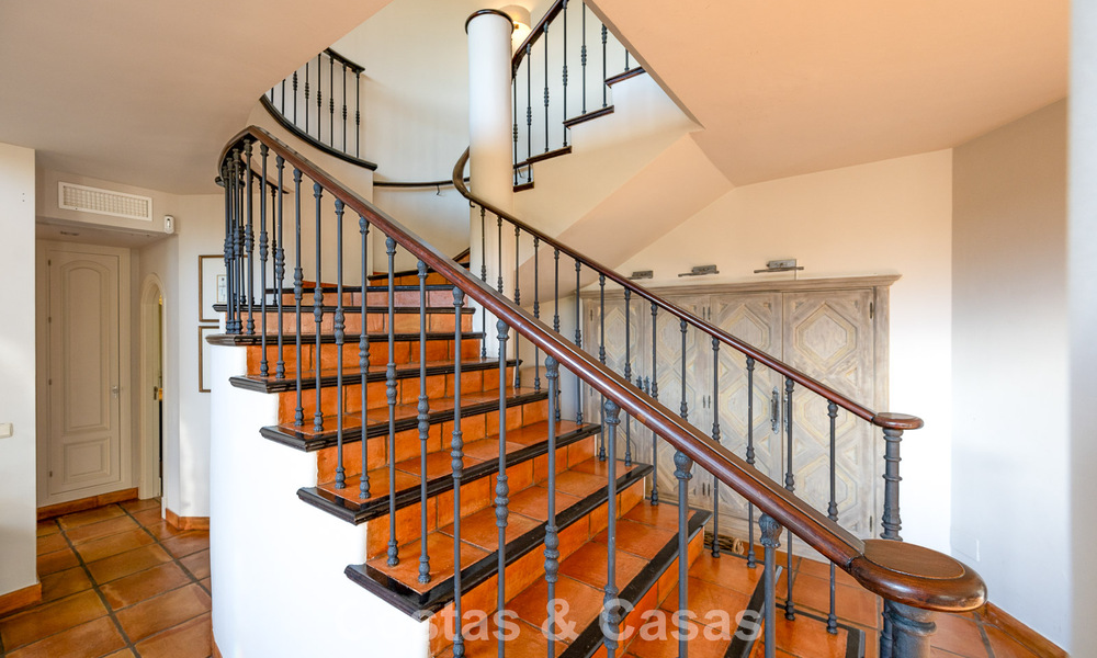 Prachtige villa in Spaanse stijl met prachtig uitzicht op zee te koop in Elviria, Oost Marbella 774761