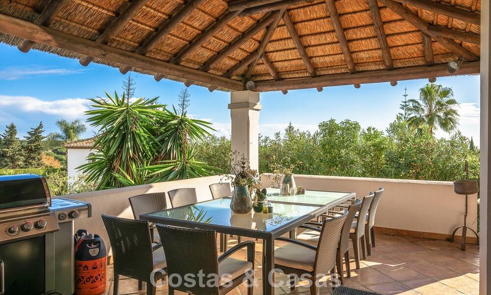 Prachtige villa in Spaanse stijl met prachtig uitzicht op zee te koop in Elviria, Oost Marbella 774765