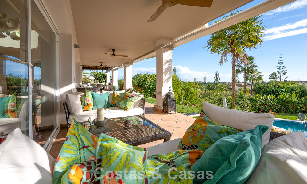 Prachtige villa in Spaanse stijl met prachtig uitzicht op zee te koop in Elviria, Oost Marbella 774770