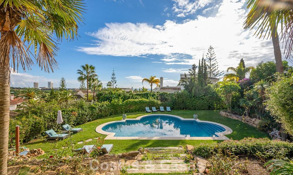 Prachtige villa in Spaanse stijl met prachtig uitzicht op zee te koop in Elviria, Oost Marbella 774772
