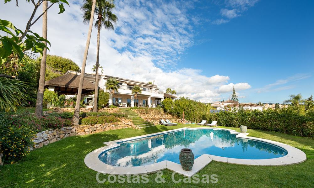 Prachtige villa in Spaanse stijl met prachtig uitzicht op zee te koop in Elviria, Oost Marbella 774773