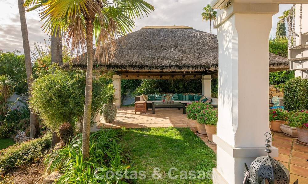 Prachtige villa in Spaanse stijl met prachtig uitzicht op zee te koop in Elviria, Oost Marbella 774776