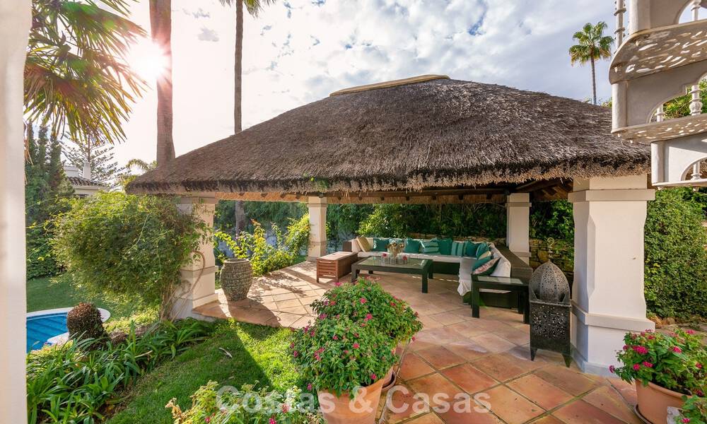 Prachtige villa in Spaanse stijl met prachtig uitzicht op zee te koop in Elviria, Oost Marbella 774777