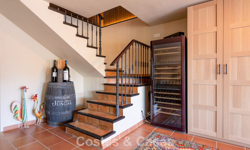 Prachtige villa in Spaanse stijl met prachtig uitzicht op zee te koop in Elviria, Oost Marbella 774788