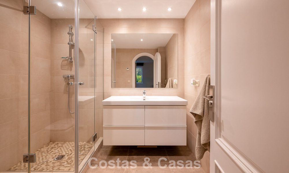 Prachtige villa in Spaanse stijl met prachtig uitzicht op zee te koop in Elviria, Oost Marbella 774790