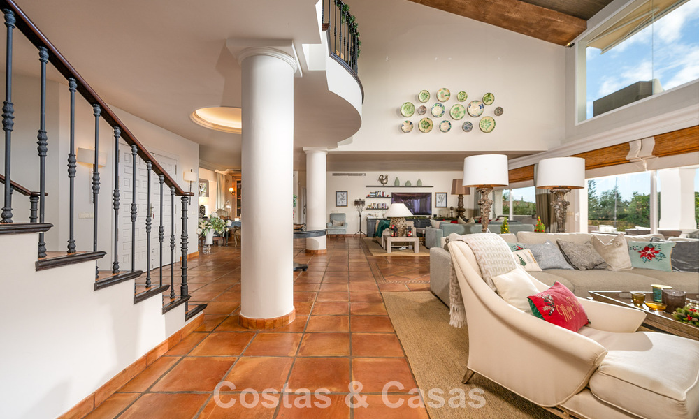 Prachtige villa in Spaanse stijl met prachtig uitzicht op zee te koop in Elviria, Oost Marbella 774795