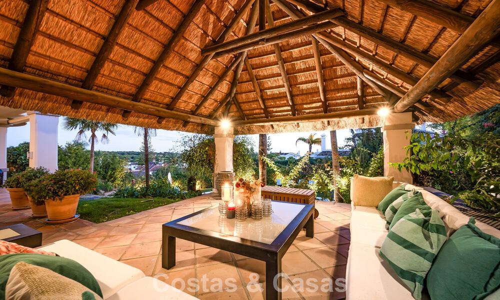 Prachtige villa in Spaanse stijl met prachtig uitzicht op zee te koop in Elviria, Oost Marbella 774797