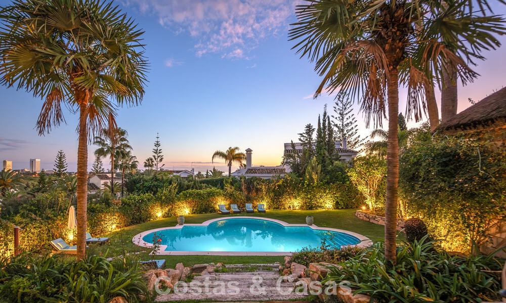 Prachtige villa in Spaanse stijl met prachtig uitzicht op zee te koop in Elviria, Oost Marbella 774800