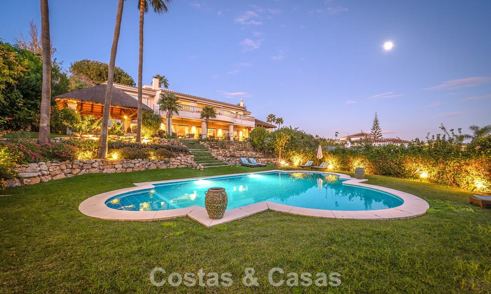 Prachtige villa in Spaanse stijl met prachtig uitzicht op zee te koop in Elviria, Oost Marbella 774801