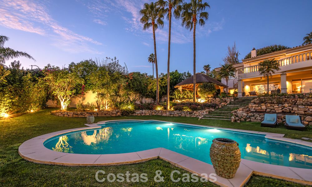 Prachtige villa in Spaanse stijl met prachtig uitzicht op zee te koop in Elviria, Oost Marbella 774802