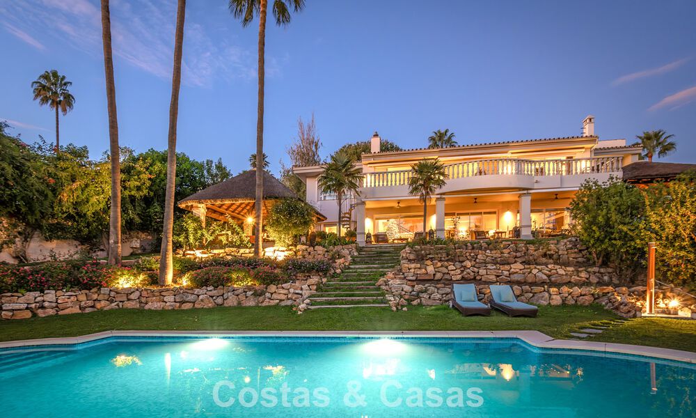 Prachtige villa in Spaanse stijl met prachtig uitzicht op zee te koop in Elviria, Oost Marbella 774803