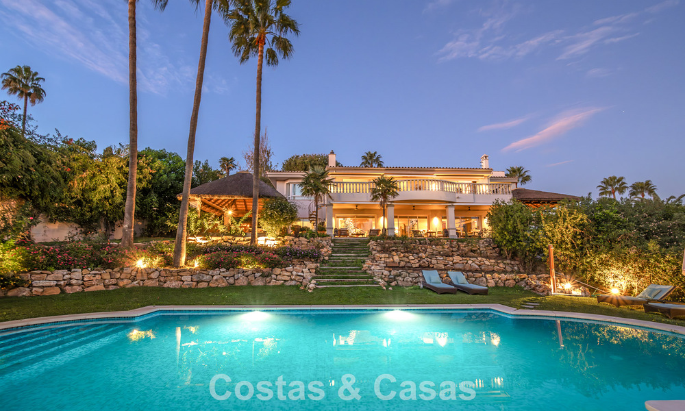 Prachtige villa in Spaanse stijl met prachtig uitzicht op zee te koop in Elviria, Oost Marbella 774804