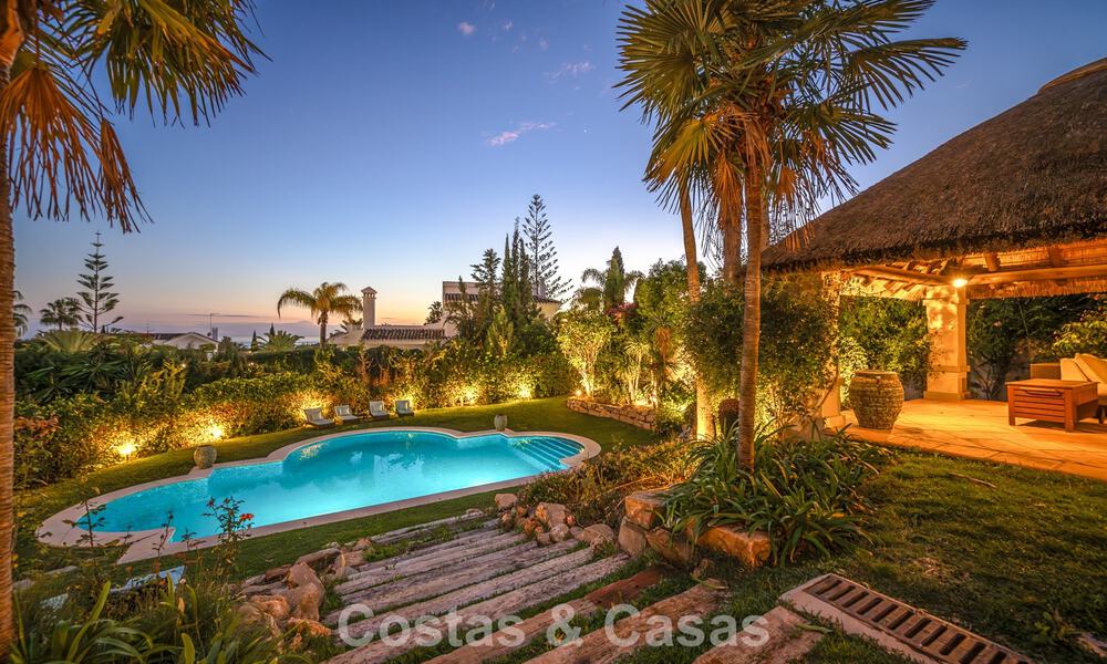 Prachtige villa in Spaanse stijl met prachtig uitzicht op zee te koop in Elviria, Oost Marbella 774805