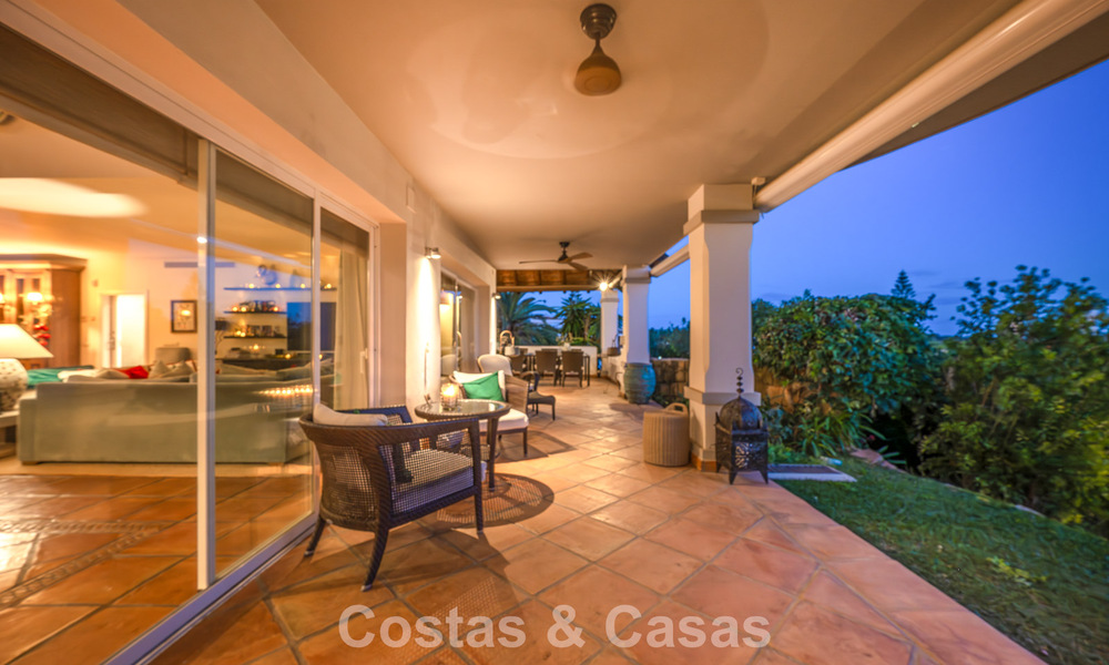 Prachtige villa in Spaanse stijl met prachtig uitzicht op zee te koop in Elviria, Oost Marbella 774806