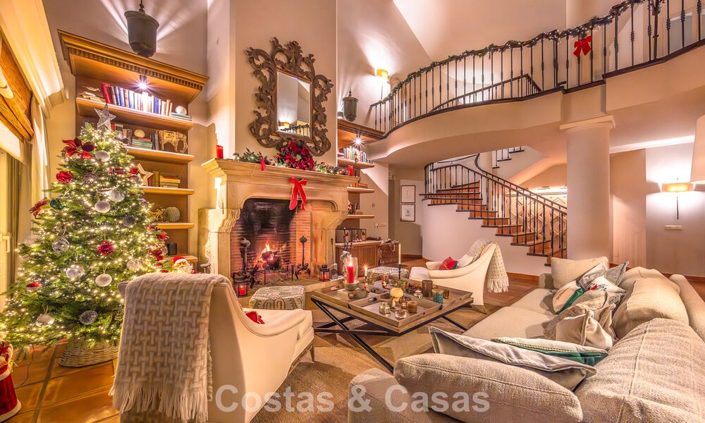 Prachtige villa in Spaanse stijl met prachtig uitzicht op zee te koop in Elviria, Oost Marbella 774810