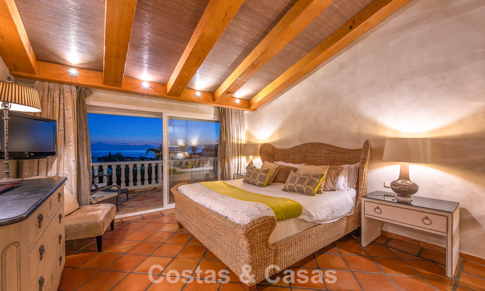Prachtige villa in Spaanse stijl met prachtig uitzicht op zee te koop in Elviria, Oost Marbella 774813