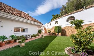 Klassieke mediterrane villa te koop met panoramisch zeezicht in een exclusieve, gated community in Marbella - Benahavis 774913 