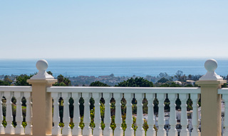 Klassieke mediterrane villa te koop met panoramisch zeezicht in een exclusieve, gated community in Marbella - Benahavis 774917 