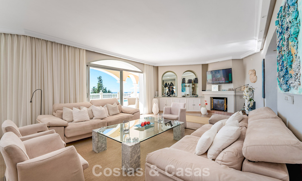 Klassieke mediterrane villa te koop met panoramisch zeezicht in een exclusieve, gated community in Marbella - Benahavis 774924