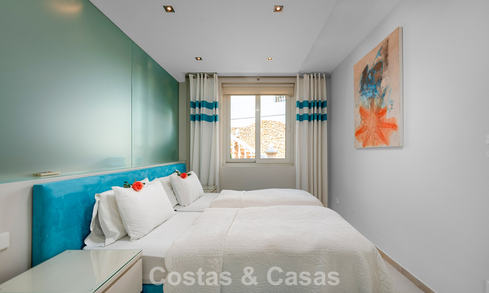 Klassieke mediterrane villa te koop met panoramisch zeezicht in een exclusieve, gated community in Marbella - Benahavis 774925