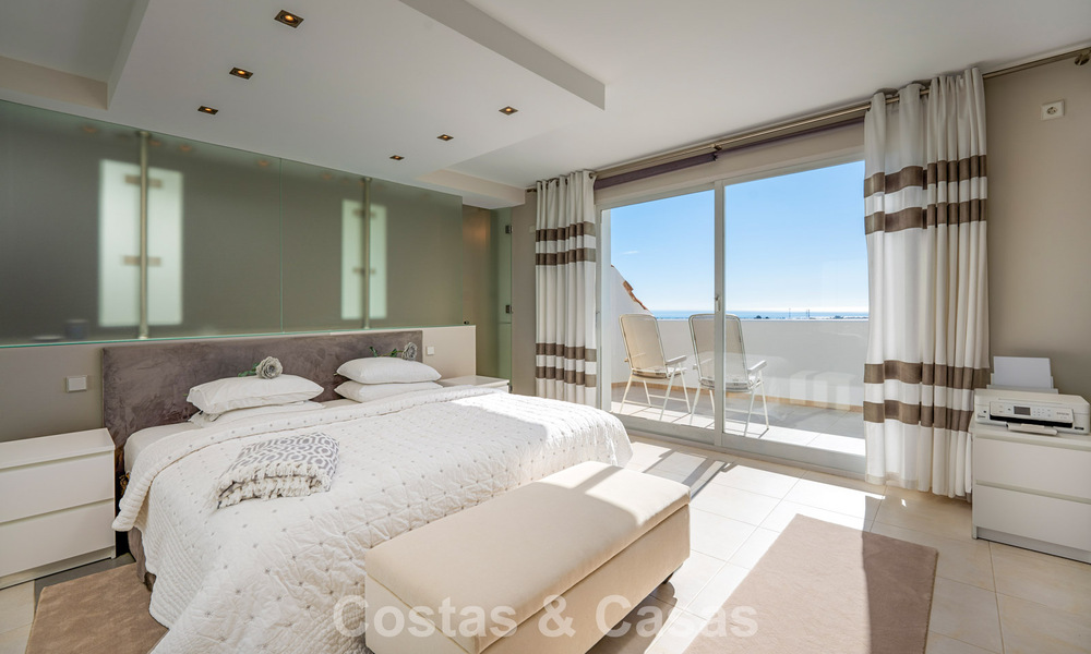 Klassieke mediterrane villa te koop met panoramisch zeezicht in een exclusieve, gated community in Marbella - Benahavis 774931