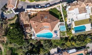 Klassieke mediterrane villa te koop met panoramisch zeezicht in een exclusieve, gated community in Marbella - Benahavis 774932 