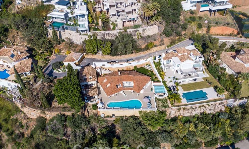 Klassieke mediterrane villa te koop met panoramisch zeezicht in een exclusieve, gated community in Marbella - Benahavis 774934