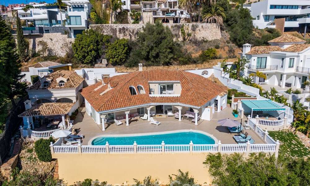 Klassieke mediterrane villa te koop met panoramisch zeezicht in een exclusieve, gated community in Marbella - Benahavis 774935