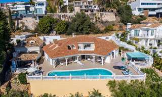 Klassieke mediterrane villa te koop met panoramisch zeezicht in een exclusieve, gated community in Marbella - Benahavis 774935 