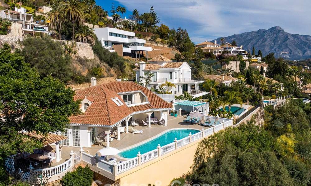 Klassieke mediterrane villa te koop met panoramisch zeezicht in een exclusieve, gated community in Marbella - Benahavis 774936