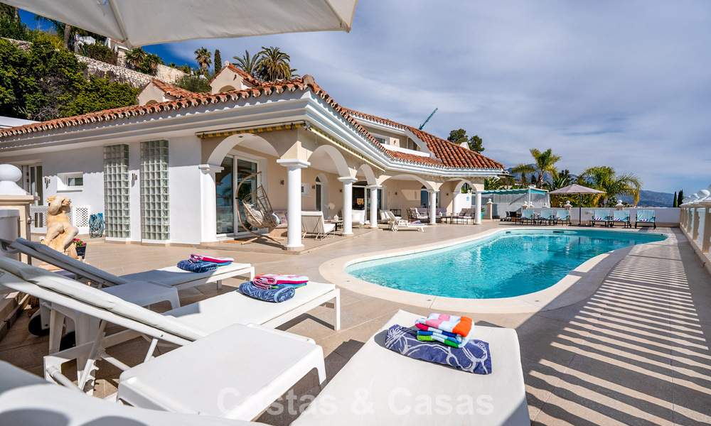 Klassieke mediterrane villa te koop met panoramisch zeezicht in een exclusieve, gated community in Marbella - Benahavis 774942