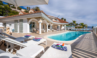 Klassieke mediterrane villa te koop met panoramisch zeezicht in een exclusieve, gated community in Marbella - Benahavis 774942 