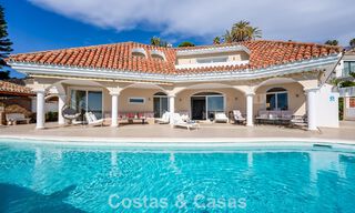 Klassieke mediterrane villa te koop met panoramisch zeezicht in een exclusieve, gated community in Marbella - Benahavis 774943 
