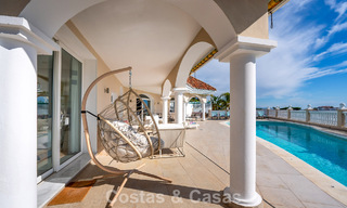 Klassieke mediterrane villa te koop met panoramisch zeezicht in een exclusieve, gated community in Marbella - Benahavis 774945 