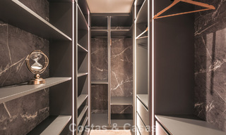 Luxueus gerenoveerd townhouse met zeezicht te koop, in een afgeschermde woonwijk op Marbella’s Golden Mile 774965 