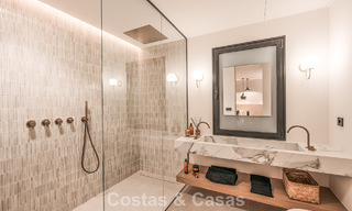 Luxueus gerenoveerd townhouse met zeezicht te koop, in een afgeschermde woonwijk op Marbella’s Golden Mile 774966 