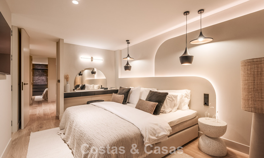 Luxueus gerenoveerd townhouse met zeezicht te koop, in een afgeschermde woonwijk op Marbella’s Golden Mile 774967
