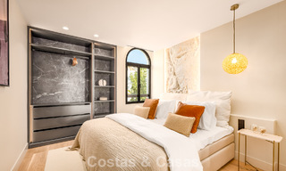 Luxueus gerenoveerd townhouse met zeezicht te koop, in een afgeschermde woonwijk op Marbella’s Golden Mile 774980 