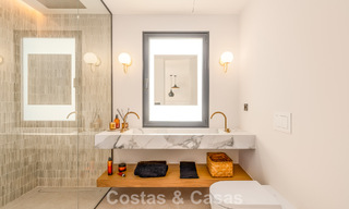 Luxueus gerenoveerd townhouse met zeezicht te koop, in een afgeschermde woonwijk op Marbella’s Golden Mile 774984 