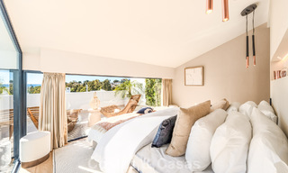 Luxueus gerenoveerd townhouse met zeezicht te koop, in een afgeschermde woonwijk op Marbella’s Golden Mile 774985 